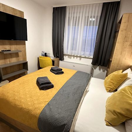 Roomsb Slavonski Brod Bagian luar foto