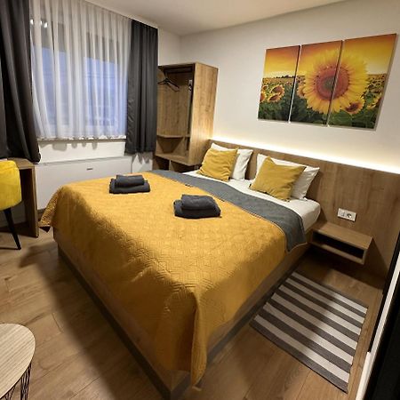 Roomsb Slavonski Brod Bagian luar foto