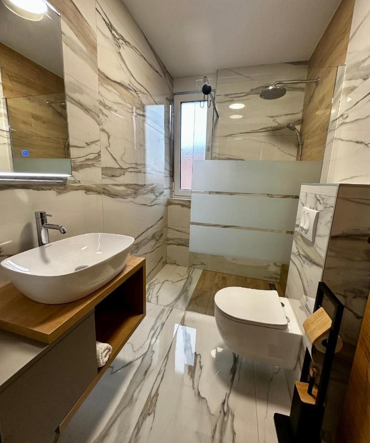 Roomsb Slavonski Brod Bagian luar foto