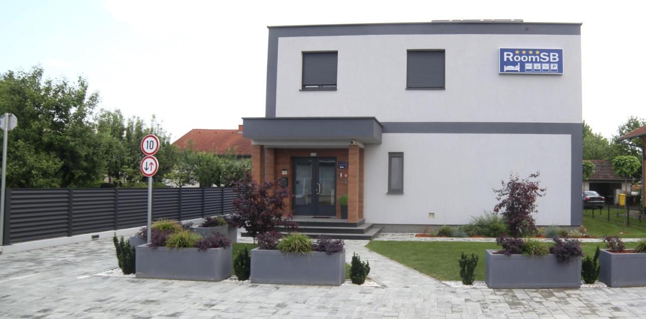 Roomsb Slavonski Brod Bagian luar foto