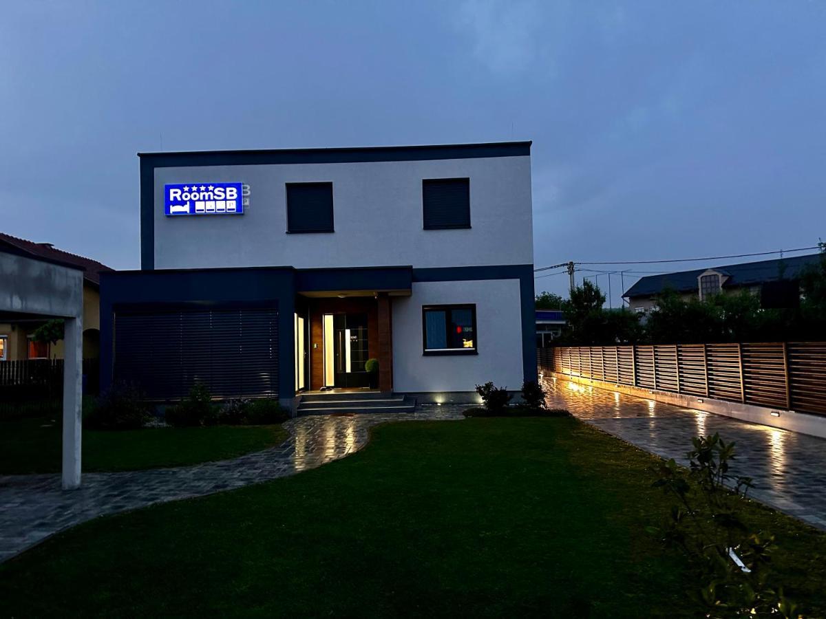 Roomsb Slavonski Brod Bagian luar foto